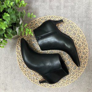 Clarks Linvale Sea Ankle Boots 7.5 M Pointy Toed Kitten Heel Side Zipper Black